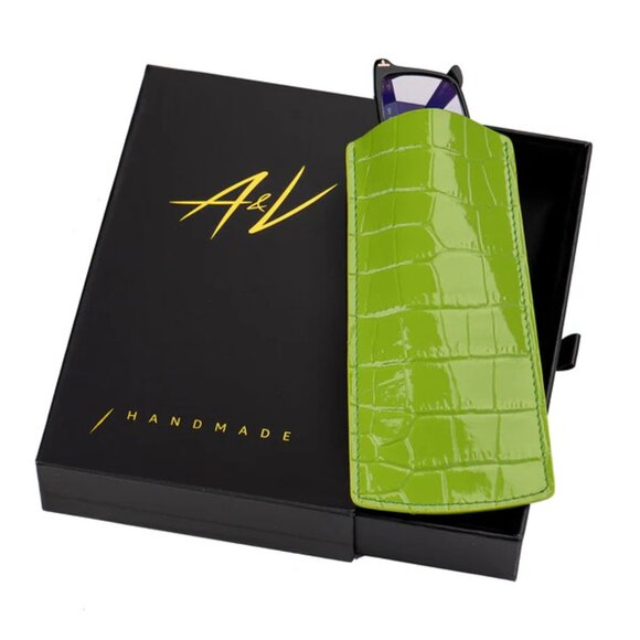 Handmade Calfskin Glasses Case – Exotic Skin Look - Salad Green Color - Picture 2 of 3